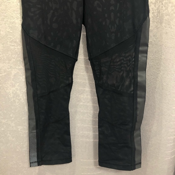 ❌SOLD❌ 🍋 Lululemon Mesh With Me Crop Sz. 4 - Picture 4 of 7